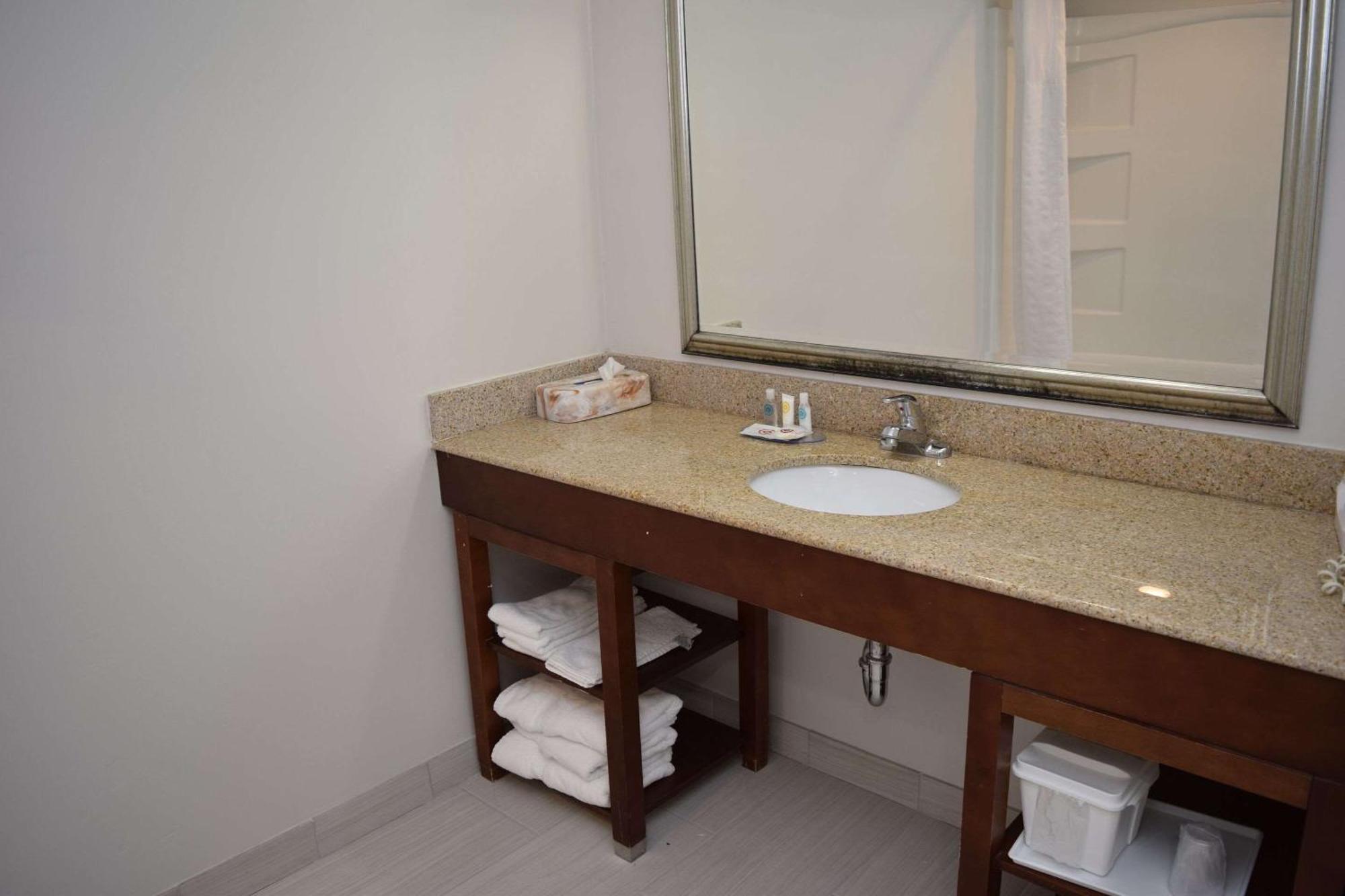 Comfort Inn & Suites Syracuse-Carrier Circle East Syracuse Luaran gambar